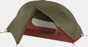 MSR Hubba NX yhden hengen kupoliteltta vaelluskäyttöön neutraalilla taustalla.