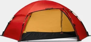 Hilleberg Allak 3 kolmen hengen kupoliteltta vaativiin sääolosuhteisiin.