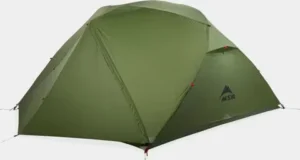 MSR Elixir 4 neljän hengen kupoliteltta vihreänä retkeily- ja perhekäyttöön.