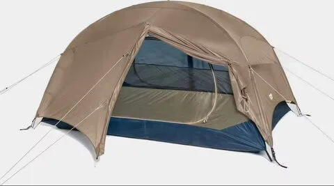 Fjällräven Abisko Friluft 2 kahden hengen teltta hiekanvärisenä.