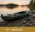 Kajakki järven rannalla auringonlaskun aikaan kesäaktiviteettien kategoriakuvana.