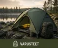 Teltta järven rannalla metsämaisemassa retkeilyvarusteiden kategoriakuvana.